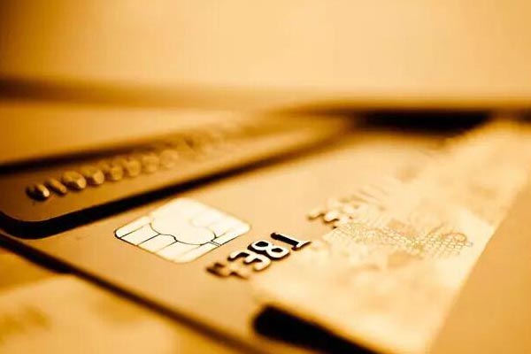 沈阳市银行揭秘信用卡提现：风险与机遇并存，持卡人需谨慎行事！
