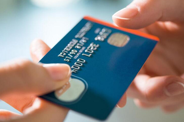 沈阳信用卡垫还一万分期12月利息多少？信用卡提现怎么申请分期？